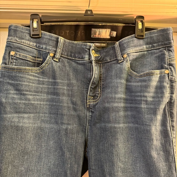 Torrid #Feel The Fit Crop BombShell Skinny Blue Jeans - Picture 2 of 7